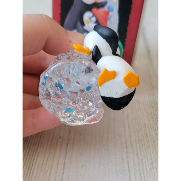 Hallmark 1995 friendly Boost ornament Xmas Penguin Ice - Picture 7 of 7